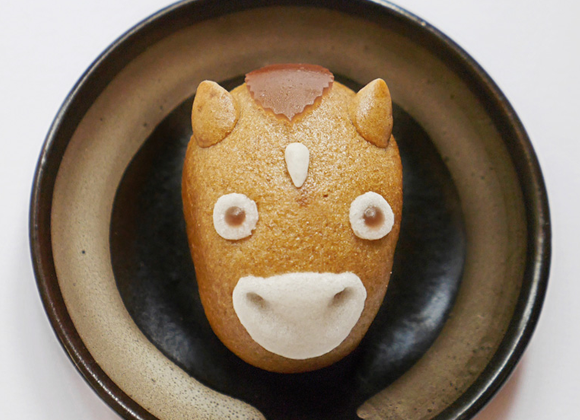 新春・お年賀・2026・お正月・紅白・かわいい・どら焼き・人気商品・干支・干支饅頭・馬・ウマ娘・うま饅頭・おまんじゅう・お茶菓子・和菓子・詰め合わせ・贈り物・プレゼント・ギフト・差し入れ・お土産・贈答品・引菓子・イベント・帰省土産・東京土産・新年・催事・記念品・ご挨拶